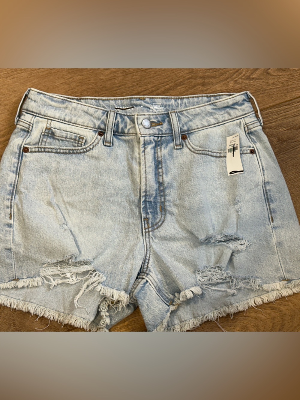 Old Navy Light Blue Distressed Denim Shorts - sz 4 | Jort coastal cowgirl